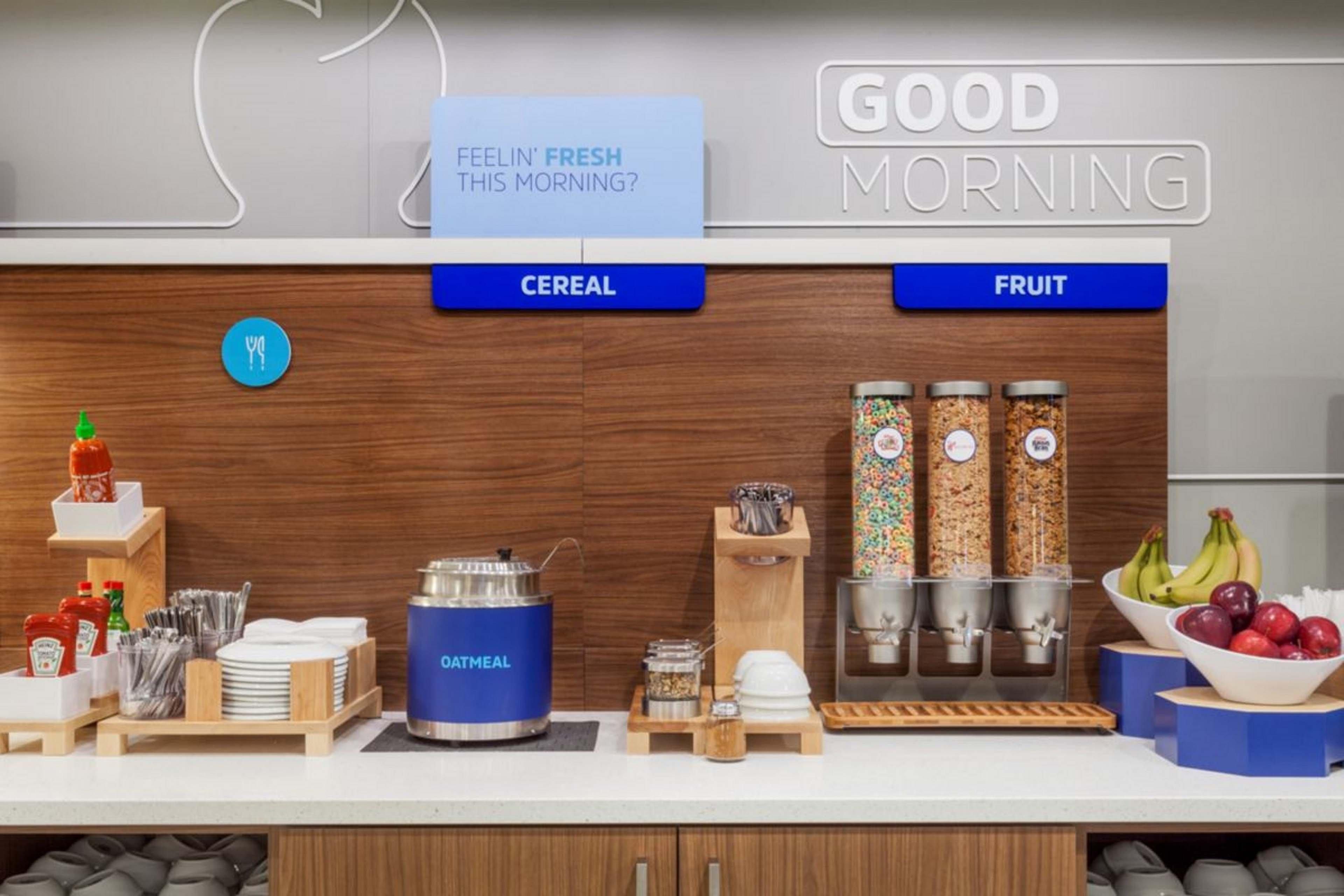 Holiday Inn Express & Suites Fairmont By Ihg Bagian luar foto