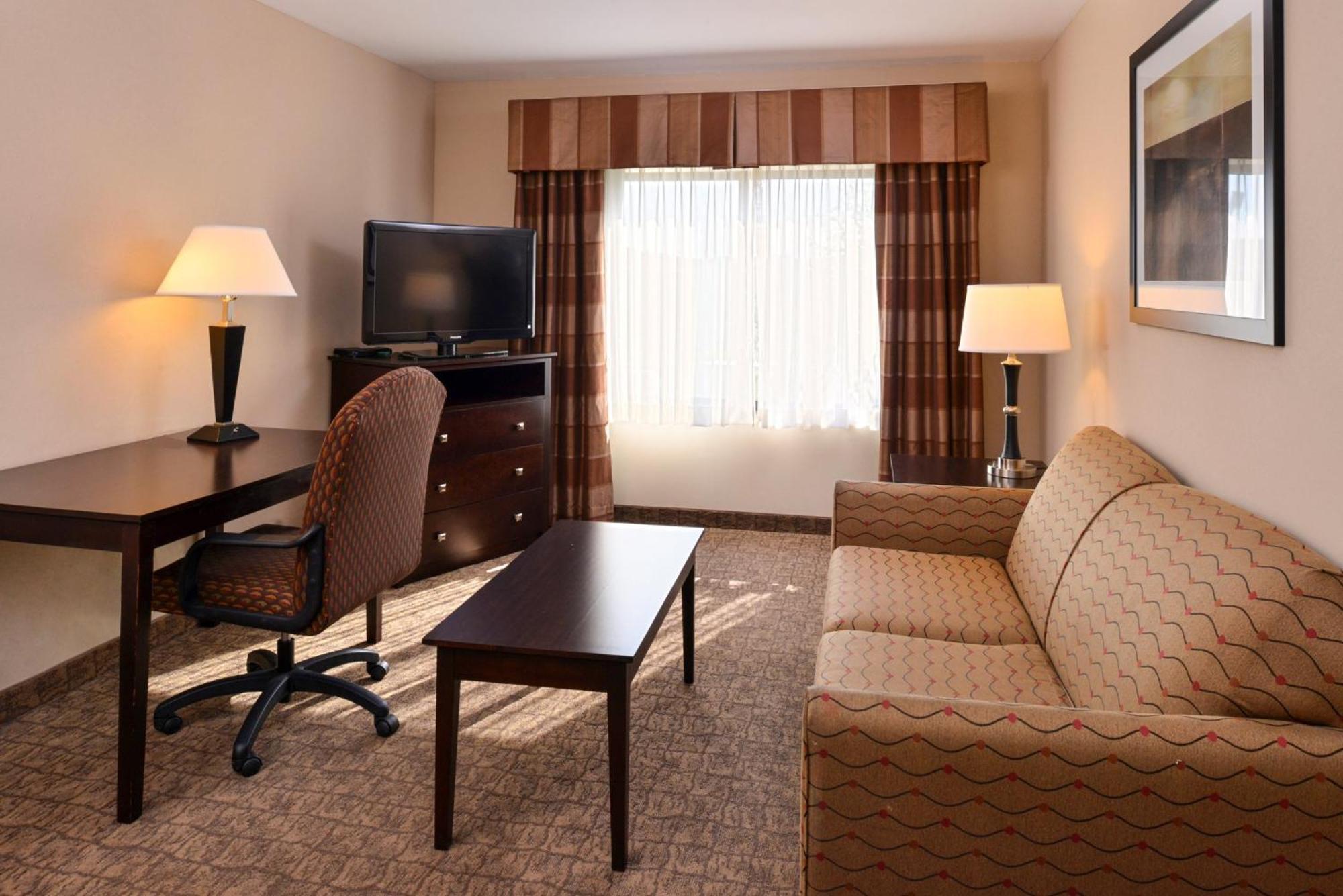 Holiday Inn Express & Suites Fairmont By Ihg Bagian luar foto