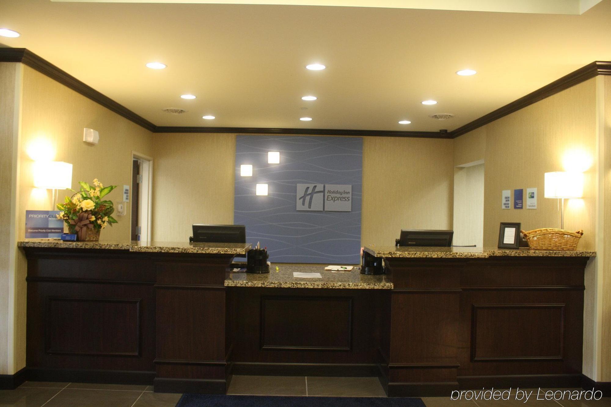 Holiday Inn Express & Suites Fairmont, An Ihg Hotel Interior foto