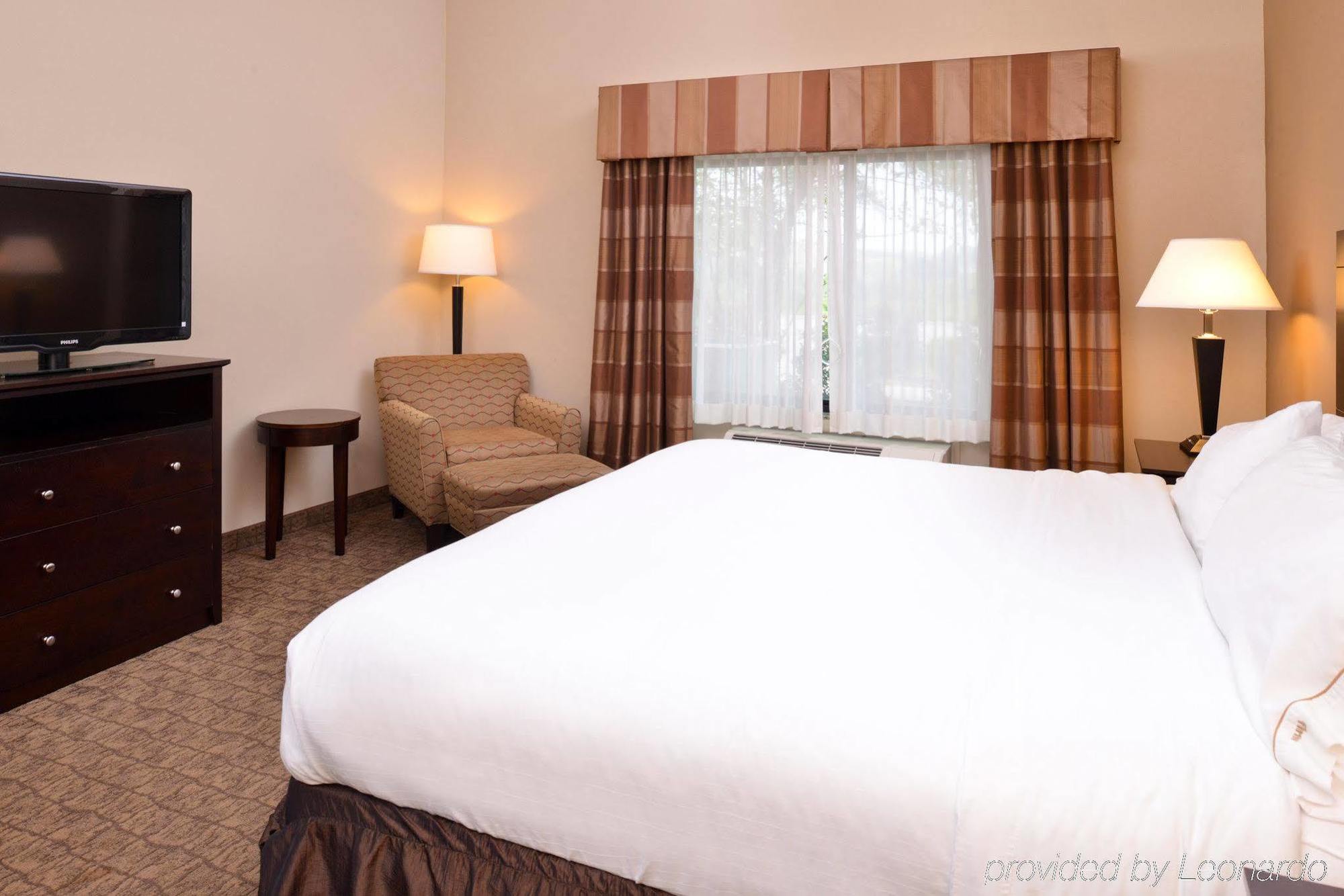 Holiday Inn Express & Suites Fairmont, An Ihg Hotel Bagian luar foto