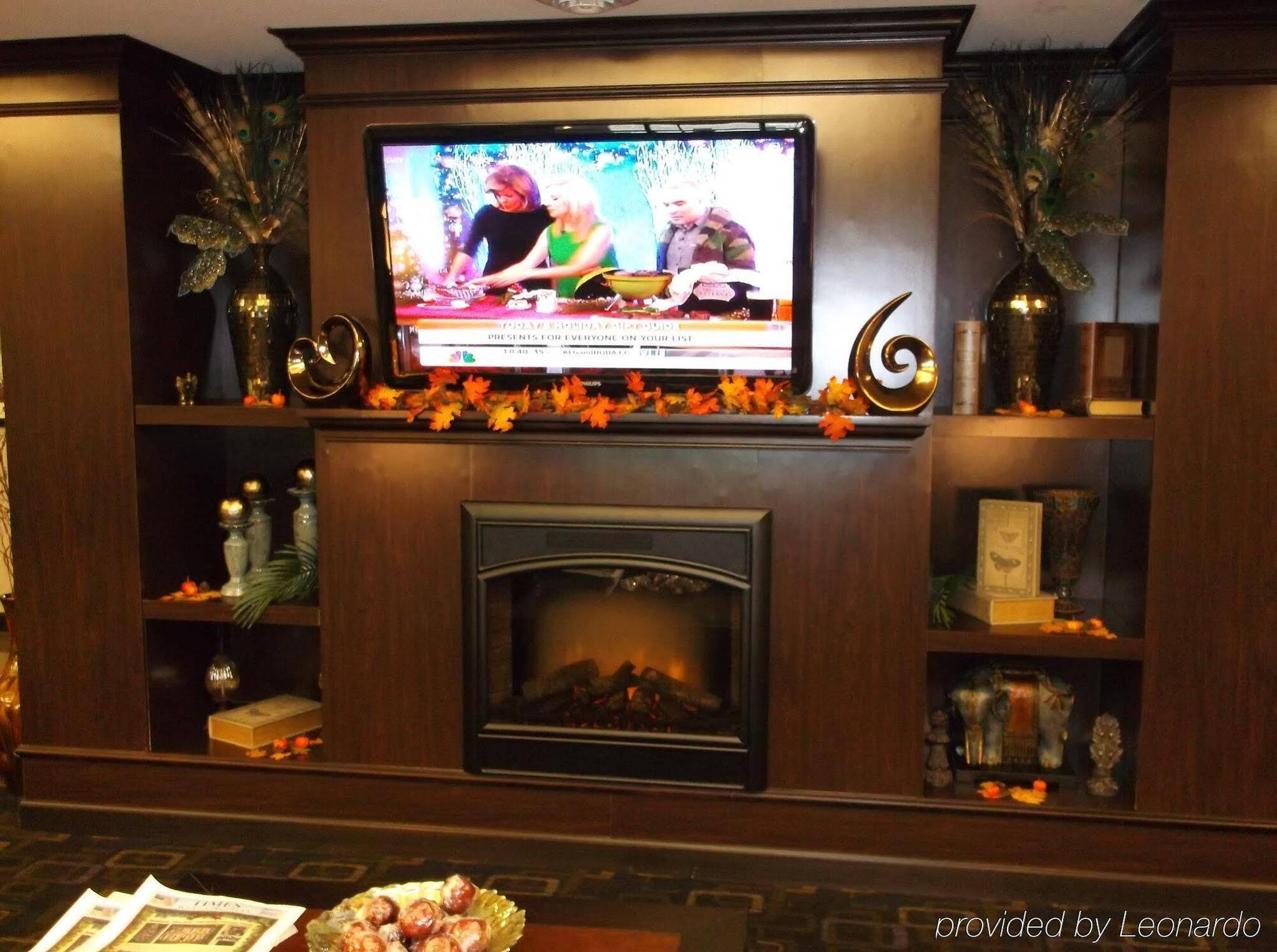 Holiday Inn Express & Suites Fairmont By Ihg Bagian luar foto